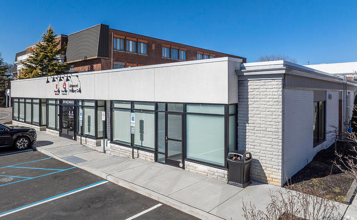 269 E Main St, East Islip, NY 11730